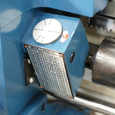 T-1440B Tour de moteur à tête d'engrenage de précision avec un diamètre de balancement de 220 mm par glissement croisé