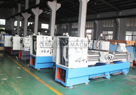 2720x1120x1700mm Universal Gap Bed Lathe ou Torno CL-410 CL-460 Puissance du moteur à broche de 5,5 kW