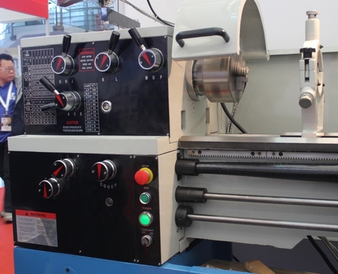Tour à précision mécanique universel à charge moyenne avec longueur maximale de pièce à usiner 1000 mm