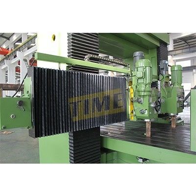 Machine de levage et de fraisage universelle de type gantry adaptée à divers matériaux