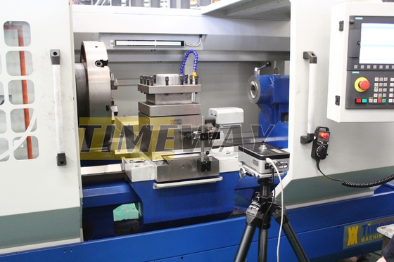 Centre d'usinage de fils de tuyaux de tour à huile CNC de la série QK-255F avec déplacement d'axe X de 420 mm