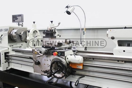 Machine-outil de tour à lit plat horizontal avec balançoire de 500 mm et étrice de plume à queue MT5