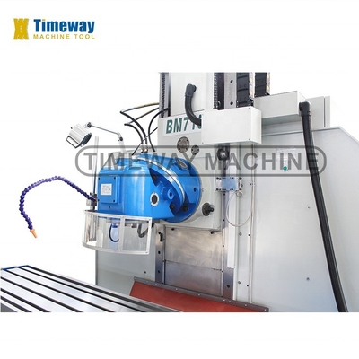 670 mm Trajet croisé Y-axe Machine de fraisage de type lit métallique BM715 pour la production industrielle