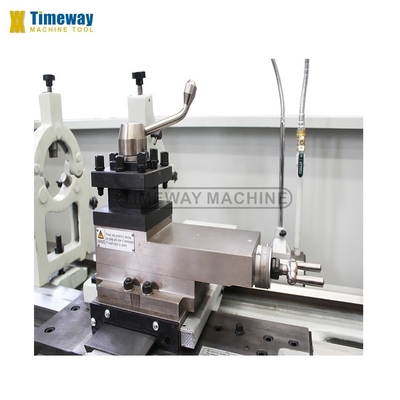 710 mm Max. Swing Over Gap Horizontal Center Turning Machine pour le tour métallique industriel