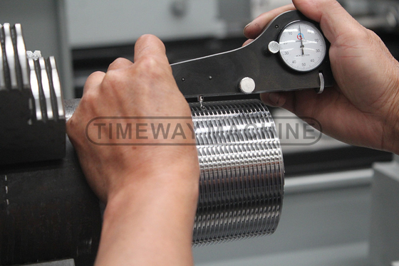 Machine à tour CNC à fil de tuyauterie QK-200 avec 4 postes d'outillage et système de contrôle FANUC