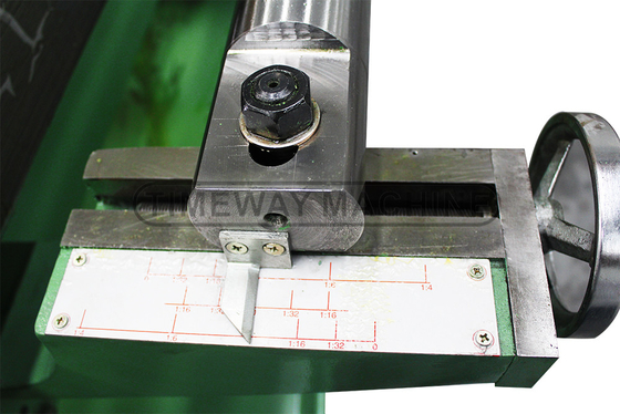 220 mm Largeur du lit Pays de l'huile Tour à grande profondeur pour le métal Q-225 fil de tuyau Tour horizontal