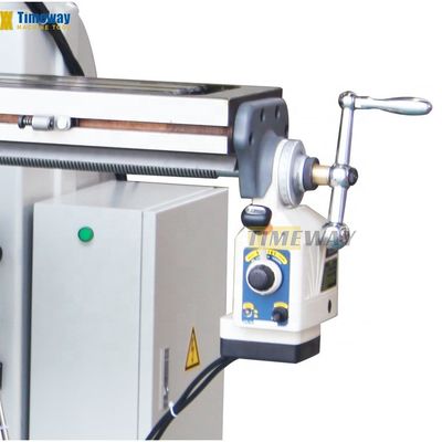 Machine de fraisage à tourelle de haute précision avec spindle ISO50 et poids de 1060 kg