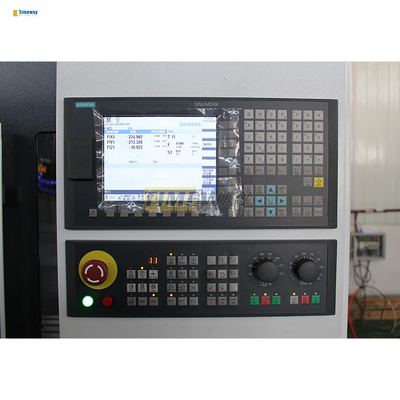 7.5/11kw puissance du moteur principal VMC650 Centre d'usinage CNC vertical à 3 axes pour pièces lourdes