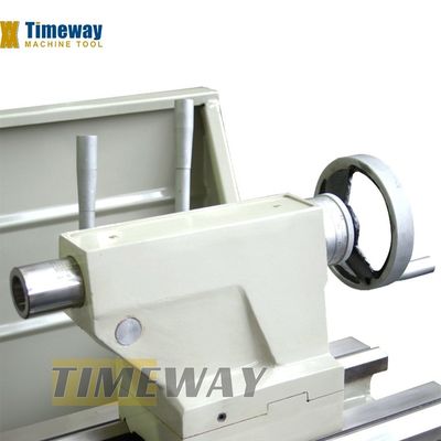 Machine à tour à lit vide avec distance entre les centres 1000 mm et max.