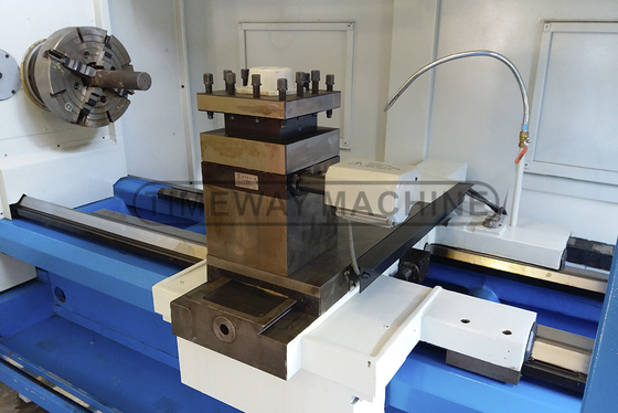 Le tournevis CNC métallique est équipé d'un axe X de 420 mm pour le tour horizontal AK-1000