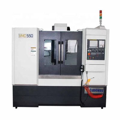 500mm Spindle Voyage VMC550 3 axes ligneux de rail centre d'usinage vertical machine CNC