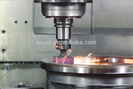 Centre d'usinage CNC vertical à cinq axes pour la production de petits lots