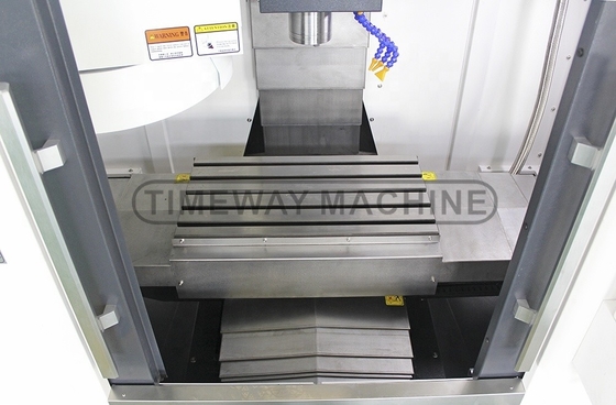 Le centre de fraisage vertical à 3 axes de Timeway avec une vitesse de fuseau de 1 à 8 000 tr / h.