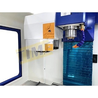 24 Magasin d'outils Capacité VMC400 Centre d'usinage vertical avec 2,2 kW de haute précision