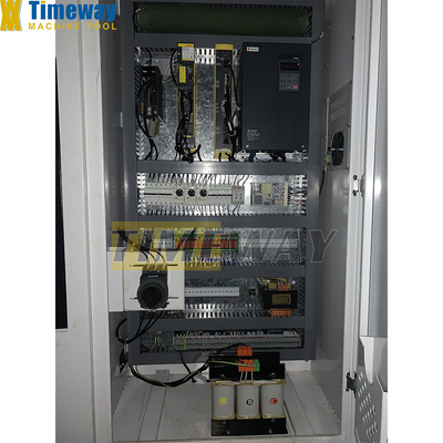 La précision et l'efficacité combinées du tour CNC vertical VTC800 pour l'usinage des métaux