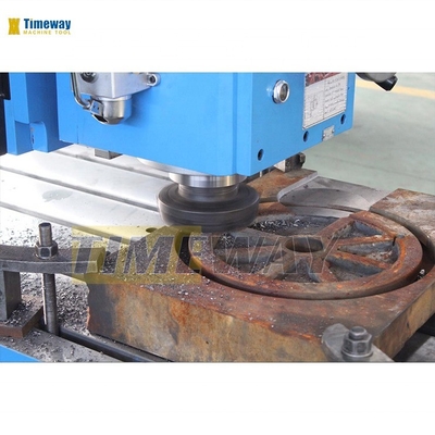 Machine à fraisage à double colonne avec 800 mm de déplacement de la table et 1100 mm de déplacement de l'axe Y