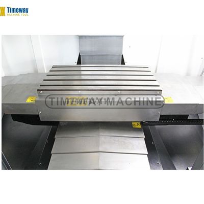 BT40 Centre d'usinage vertical à haute rigidité à spindle conique avec haute durabilité