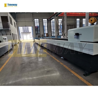 Machine à affûter en profondeur avec un débit de pompe de refroidissement de 50 L/min et une puissance de servomoteur de 0,45 kW