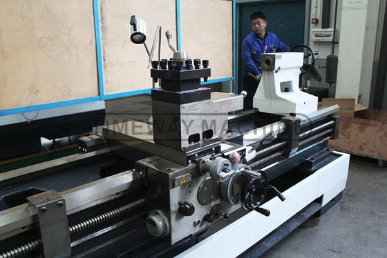 BL-800B Machine à tour à lit creux à type d'embrayage à fente de 82 mm et poids de 3300 kg