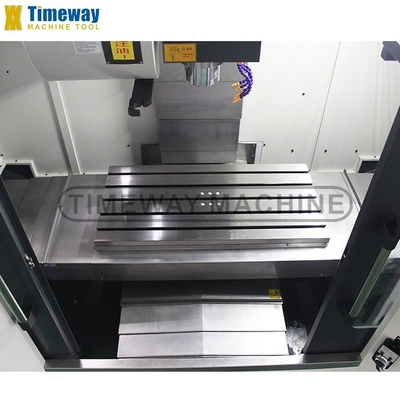 Tableau de travail Timeway 600x1300 mm Centre d'usinage CNC vertical avec une vitesse de broche de 8000 tr / min
