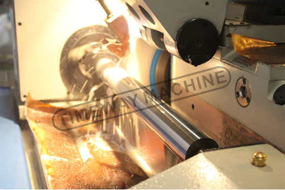 Machine de broyage cylindrique universelle de 4 kW UG-200 G-320 pour le broyage de précision