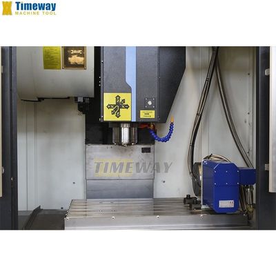 Centre d'usinage vertical de haute précision Machine de fraisage CNC 550 mm Voyage vertical