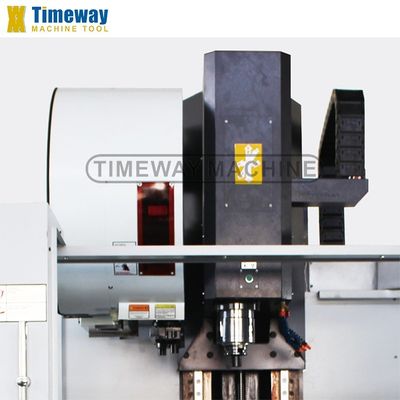 1360x700mm Taille de table VMC Centre d'usinage CNC vertical à charge lourde avec 24 outils ATC