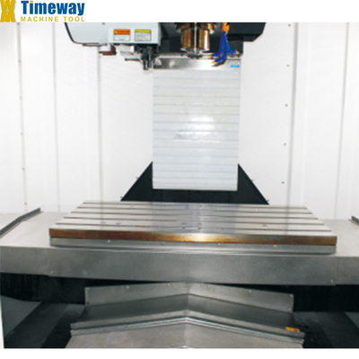 1360x700 Taille de table 3-Axe VMC1370 Centre d'usinage vertical machine de fraisage CNC