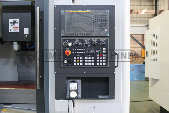 600 mm Table Travel VMC1060L Machine de fraisage verticale CNC avec une capacité de 24 magasins d'outils