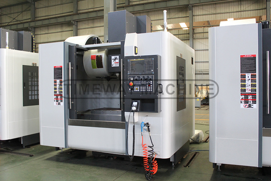 600 mm Table Travel VMC1060L Machine de fraisage verticale CNC avec une capacité de 24 magasins d'outils