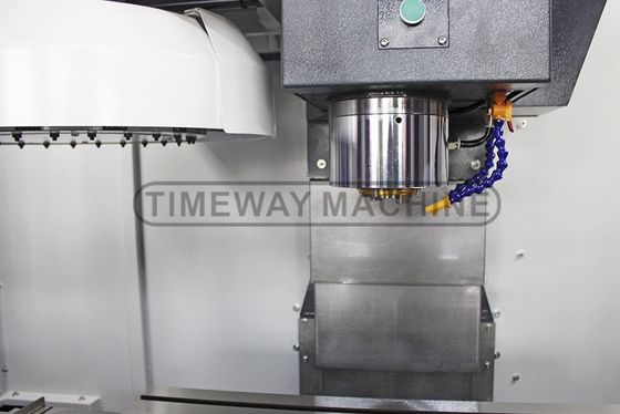 VMC650 Centre d'usinage vertical CNC fraiseuse avec une précision de positionnement de ±0,01 mm