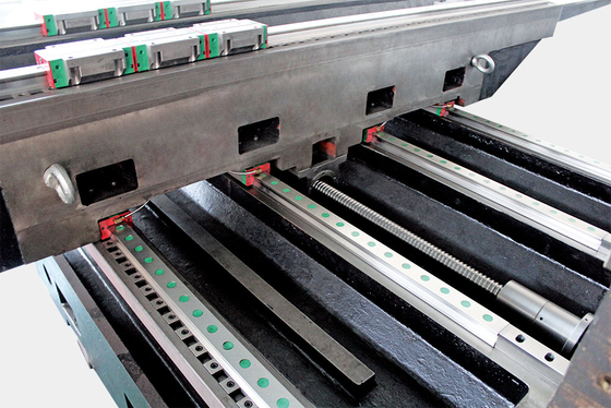 6s Min. Temps de changement d'outil VMC1370L Centre d'usinage vertical à 3 axes avec système CNC