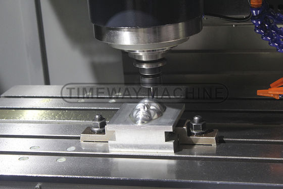 Centre d'usinage vertical VMC850L pour les besoins de fraisage CNC