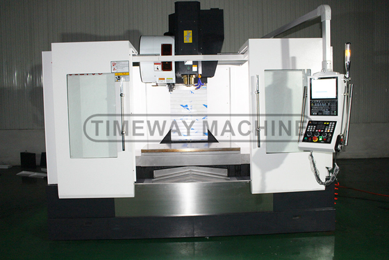 Centre d'usinage vertical CNC de haute précision VMC1690 avec capacité de 24 magazines d'outils