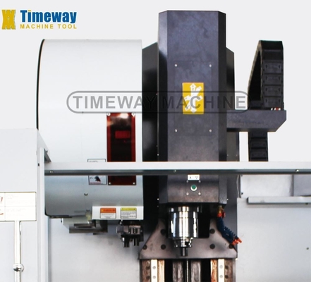 VMC1370L centre de machine vertical automatique avec BT50 ATC 24 outils et 700 mm de déplacement de la table