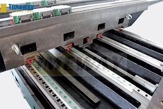 VMC1370L centre de machine vertical automatique avec BT50 ATC 24 outils et 700 mm de déplacement de la table