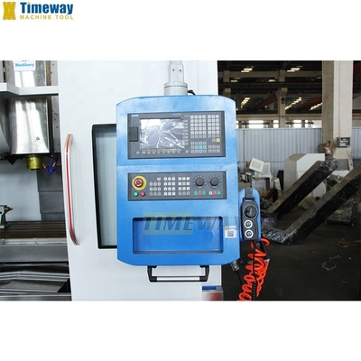 Centre d'usinage vertical à 3 axes avec 12 chargeurs d'outils et 600 mm de table Z